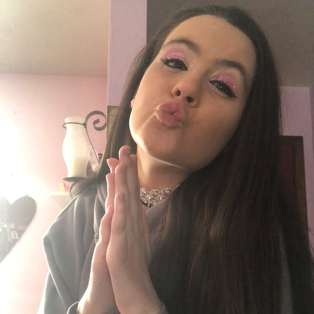 Meet your Posher, Angelica